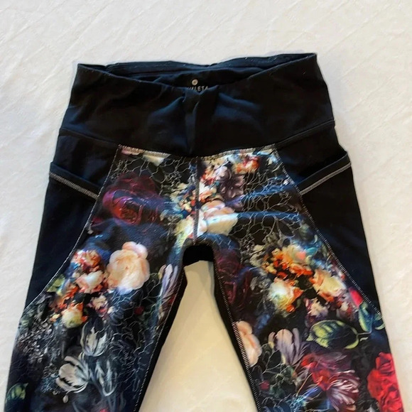 Athleta Black Orchid Relay 2.0 Capri 347890 Women’s Small Crop leggings pockets - Picture 2 of 6